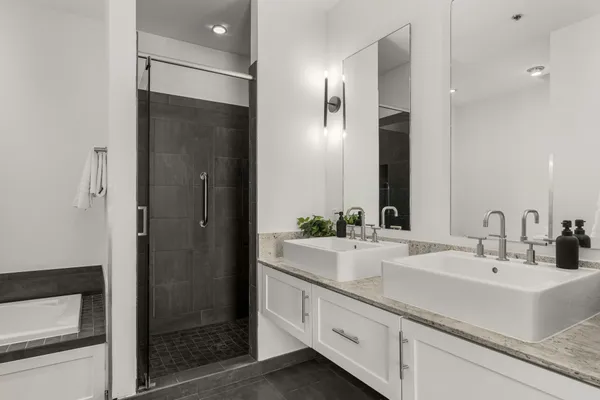 $2,500 | 700 12th Avenue South, Unit 1110, Nashville, TN 37203