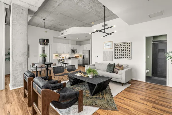 $2,500 | 700 12th Avenue South, Unit 1110, Nashville, TN 37203