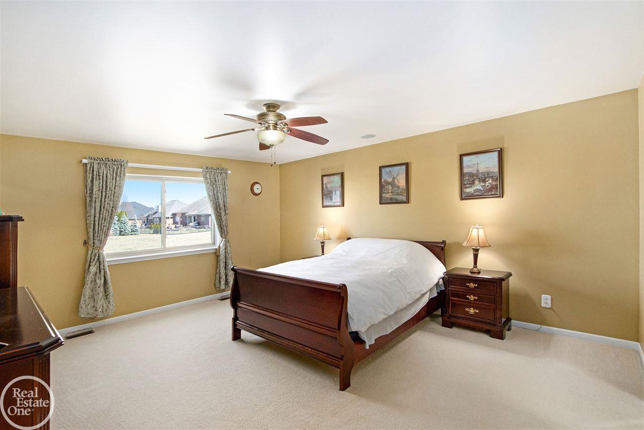 22661 Brantingham Road Macomb, MI 48044 - Photo 13 of 41 50038051-12.JPG