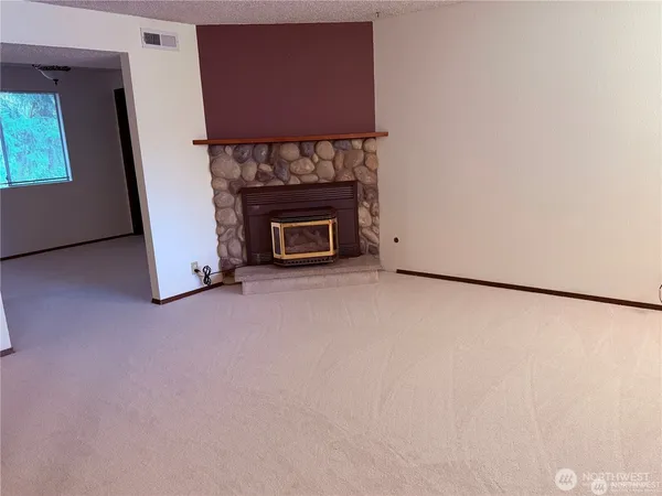 $3,150 | 306 146th Place Northeast, Bellevue, WA 98007