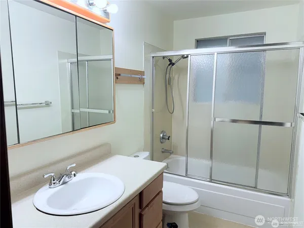 $3,150 | 306 146th Place Northeast, Bellevue, WA 98007