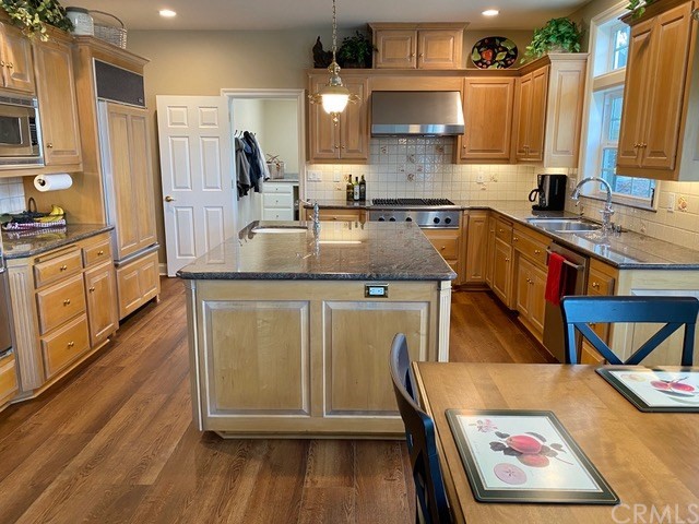 1010 Black Oaks Drive Lake Arrowhead, CA 92352 - Photo 12 of 52 a kitchen with kitchen island granite countertop wooden cabinets and a counter top space