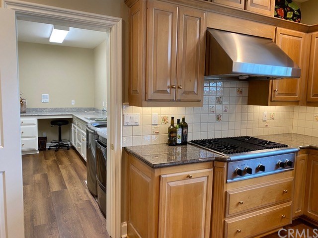 1010 Black Oaks Drive Lake Arrowhead, CA 92352 - Photo 14 of 52 a kitchen with granite countertop a sink a stove and cabinets