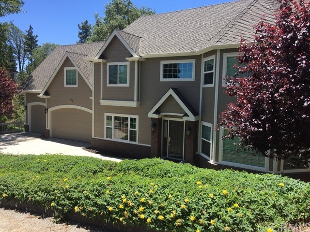 1010 Black Oaks Drive Lake Arrowhead, CA 92352 - Photo 2 of 52 front view of a house with a yard