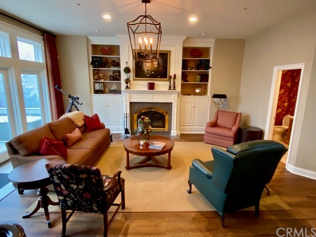 1010 Black Oaks Drive Lake Arrowhead, CA 92352 - Photo 22 of 52 a living room with furniture fireplace and dining table