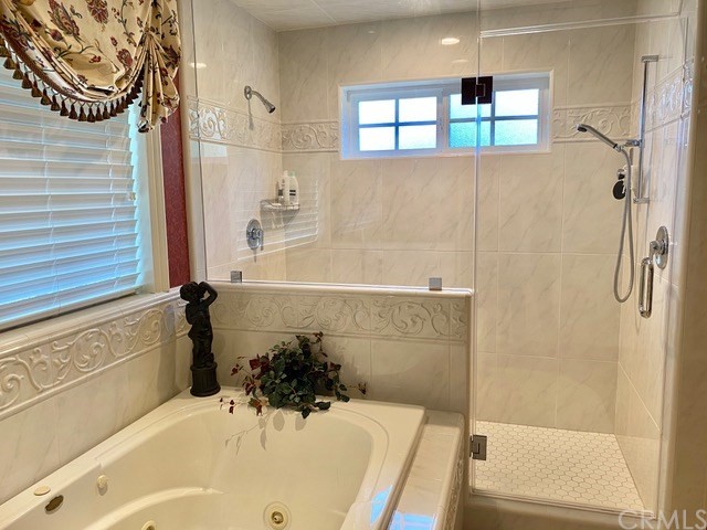 1010 Black Oaks Drive Lake Arrowhead, CA 92352 - Photo 34 of 52 a bathroom with a sink and a bathtub