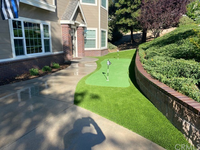 1010 Black Oaks Drive Lake Arrowhead, CA 92352 - Photo 4 of 52 a view of a back yard of the house