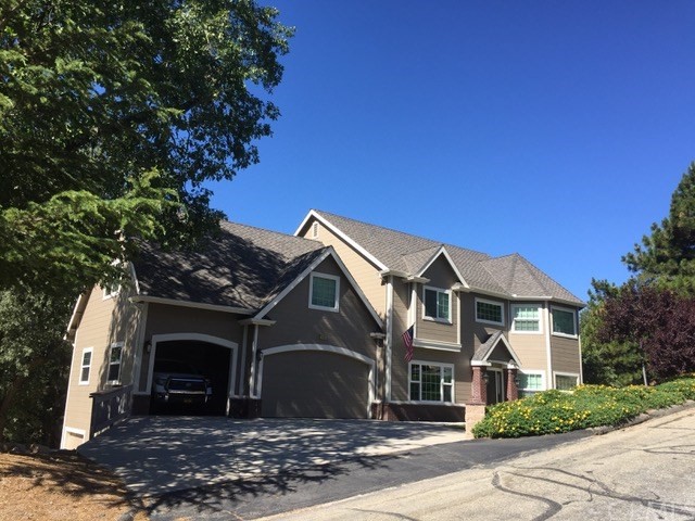 1010 Black Oaks Drive Lake Arrowhead, CA 92352 - Photo 5 of 52 a front view of a house with a yard