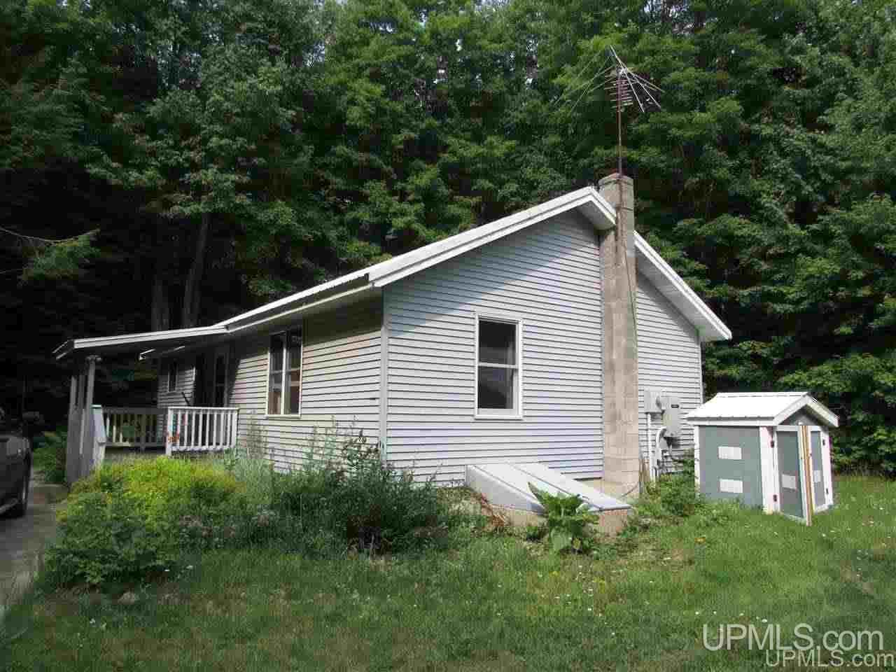 6519 Crossover Road Munising, MI 49862 - Photo 3 of 40