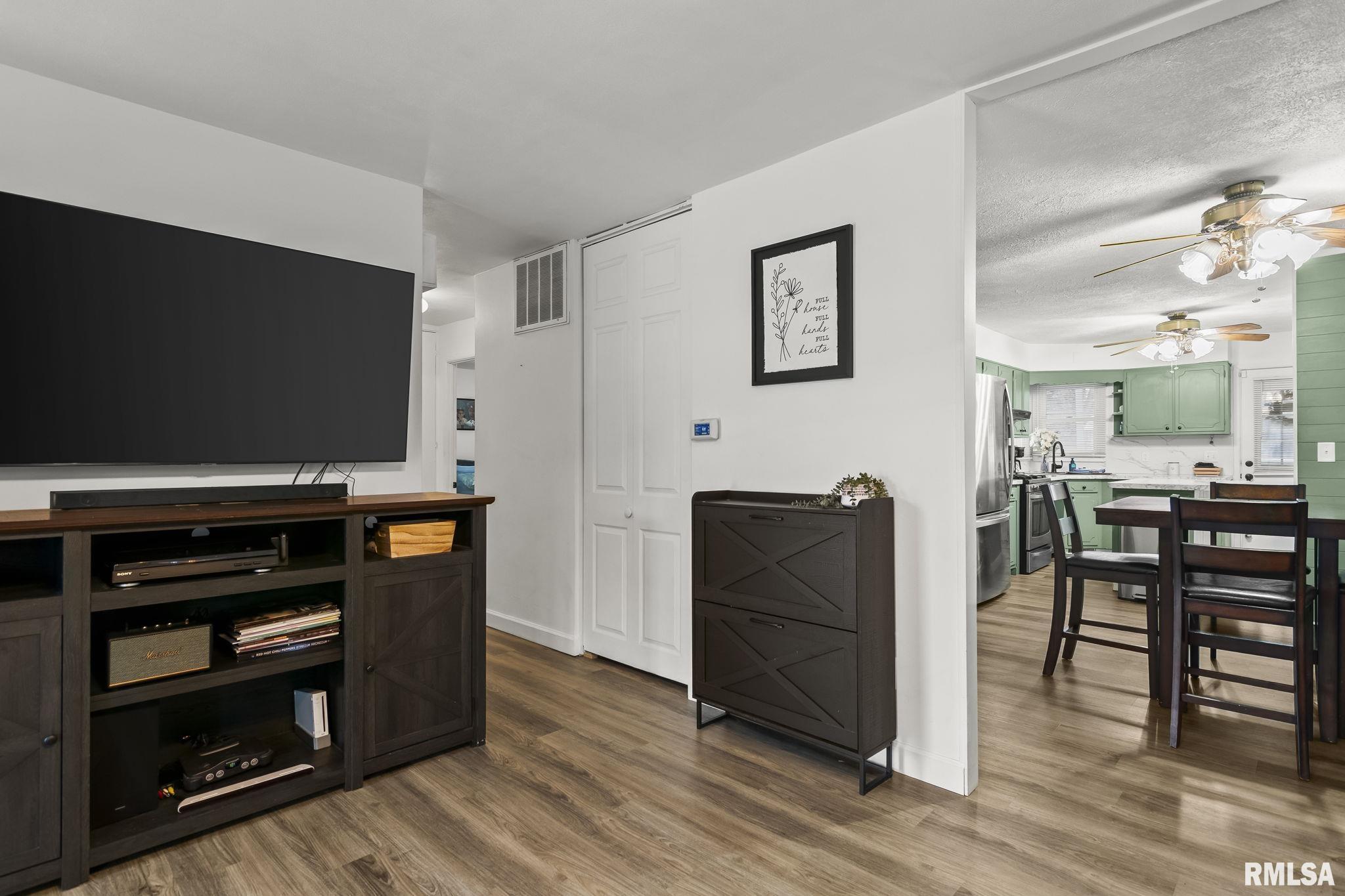 1016 Johnson Lane Springfield, IL 62702 - Photo 7 of 30