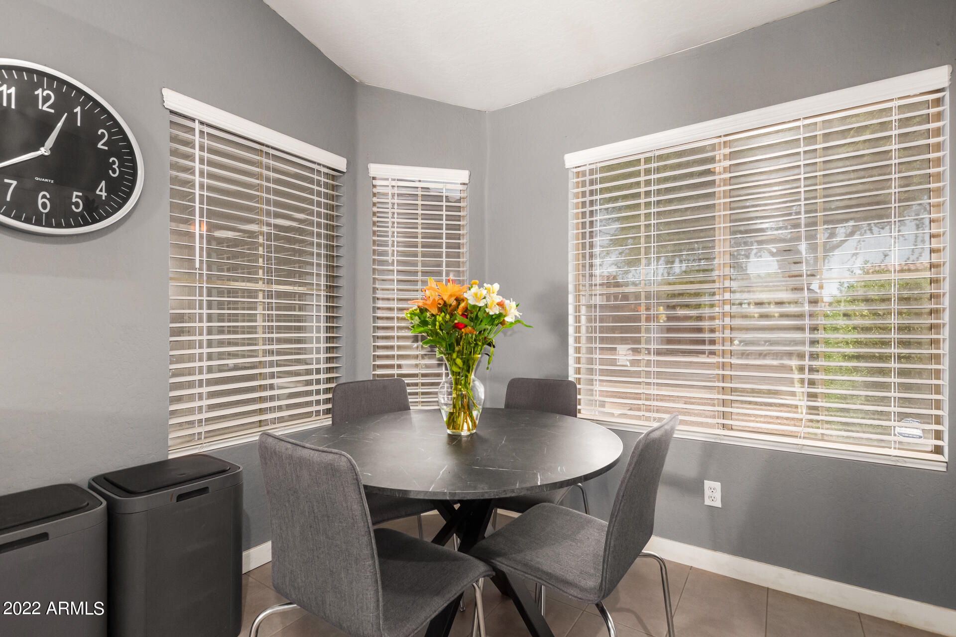 5515 South 15th Way Phoenix, AZ 85040 - Photo 12 of 28 a dining room with furniture and window
