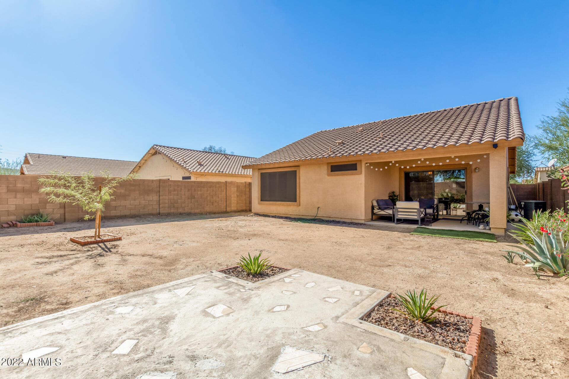 5515 South 15th Way Phoenix, AZ 85040 - Photo 28 of 28 a house view with a sitting space
