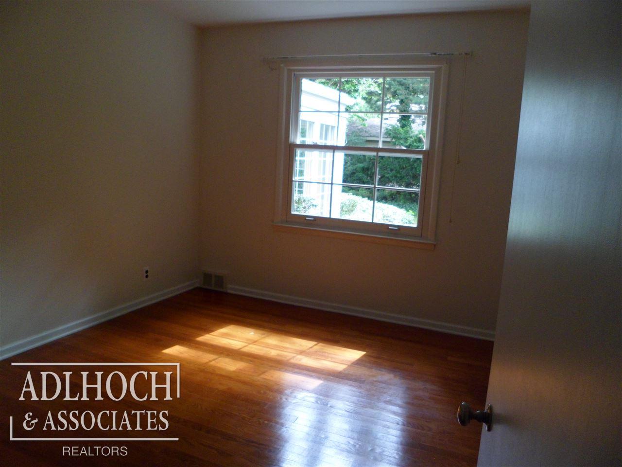 477 Shelbourne Road Grosse Pointe, MI 48236 - Photo 11 of 14