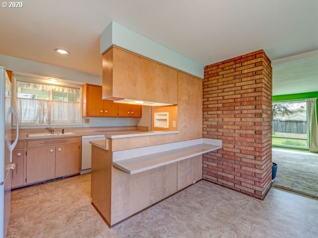 111 Greenvale Drive Springfield, OR 97477 - Photo 11 of 26 Gallery Image 11