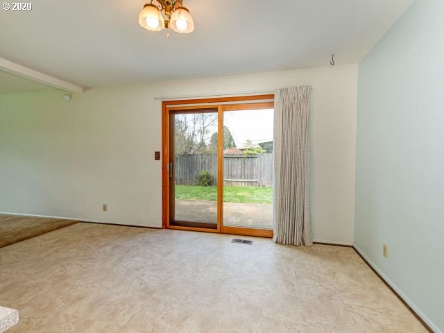 111 Greenvale Drive Springfield, OR 97477 - Photo 13 of 26 Gallery Image 13