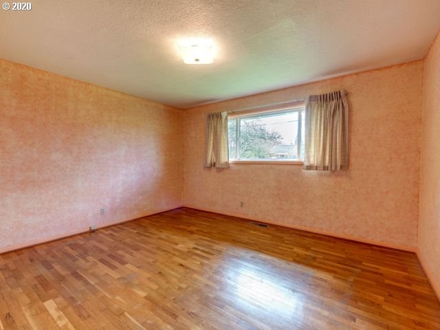 111 Greenvale Drive Springfield, OR 97477 - Photo 17 of 26 Gallery Image 17