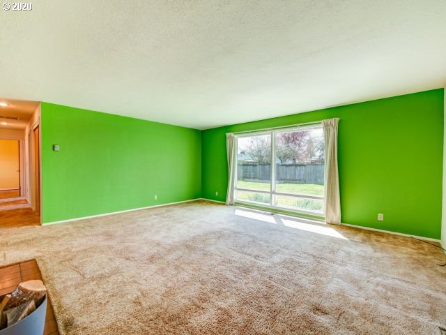 111 Greenvale Drive Springfield, OR 97477 - Photo 6 of 26 Gallery Image 6