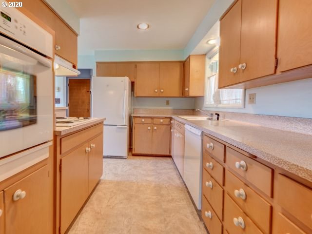 111 Greenvale Drive Springfield, OR 97477 - Photo 8 of 26 Gallery Image 8