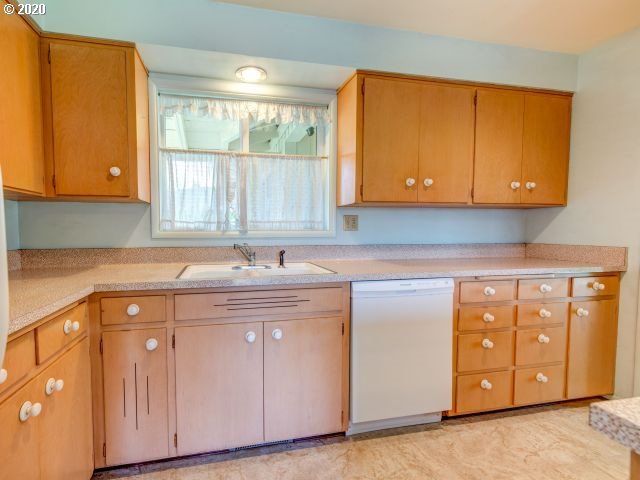 111 Greenvale Drive Springfield, OR 97477 - Photo 9 of 26 Gallery Image 9