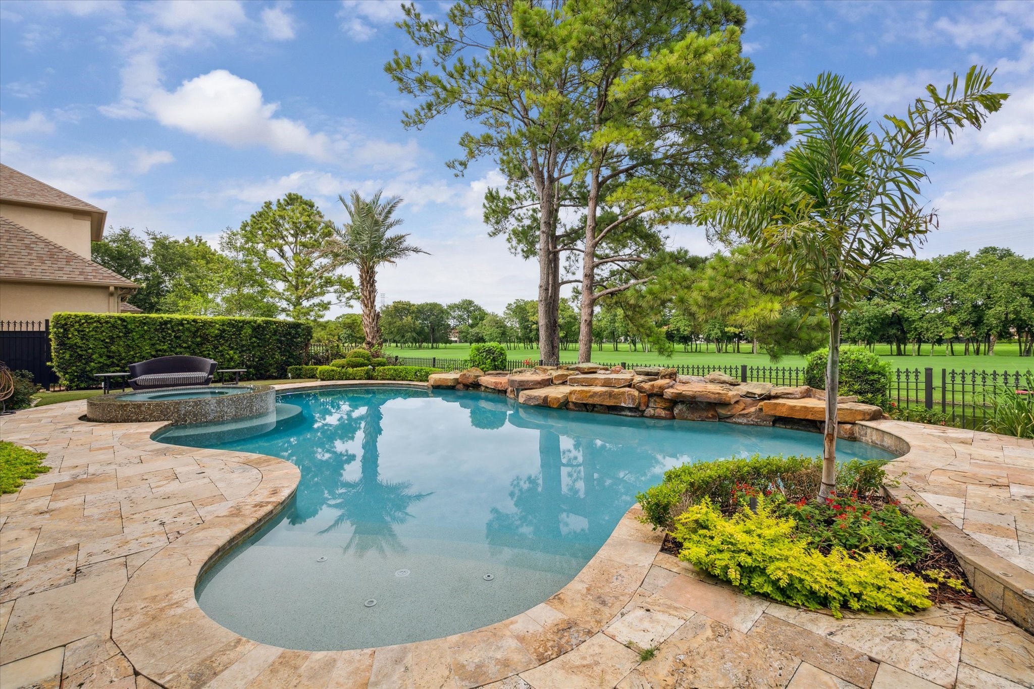 3319 Bridgeberry Lane Houston, TX 77082 - Photo 39 of 50 Sparking pool with waterfalls, spa and fire pit. Travertine pool coping and decking.