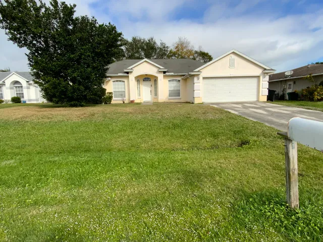 $2,300 | 1157 Southeast Mendavia Avenue, Port St. Lucie, FL 34952