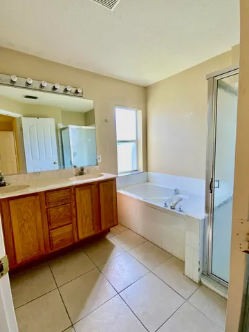 $2,300 | 1157 Southeast Mendavia Avenue, Port St. Lucie, FL 34952