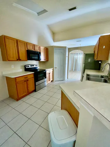 $2,300 | 1157 Southeast Mendavia Avenue, Port St. Lucie, FL 34952