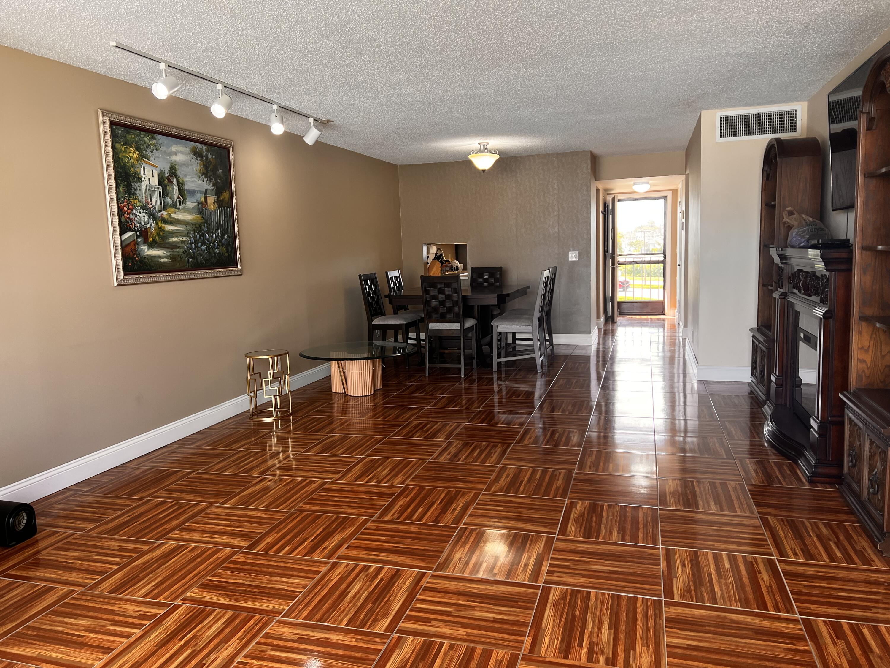 4070 Tivoli Court, Unit 202 Lake Worth, FL 33467 - Photo 23 of 28 2025-02-19 10.41.25