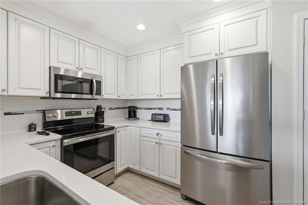 5657 Southeast Foxcross Place Stuart, FL 34997 - Photo 8 of 61