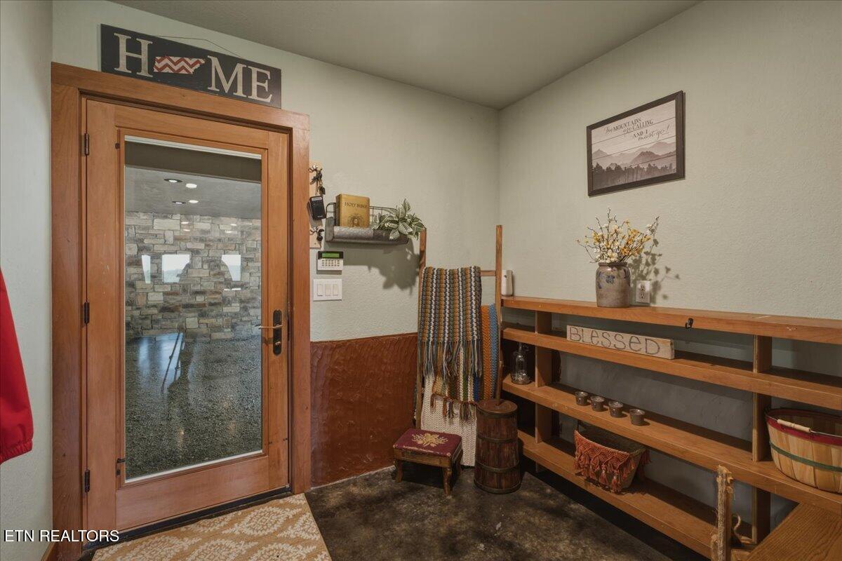 111 Eagle Ridge Road Kingston, TN 37763 - Photo 33 of 52 14-Mud Room