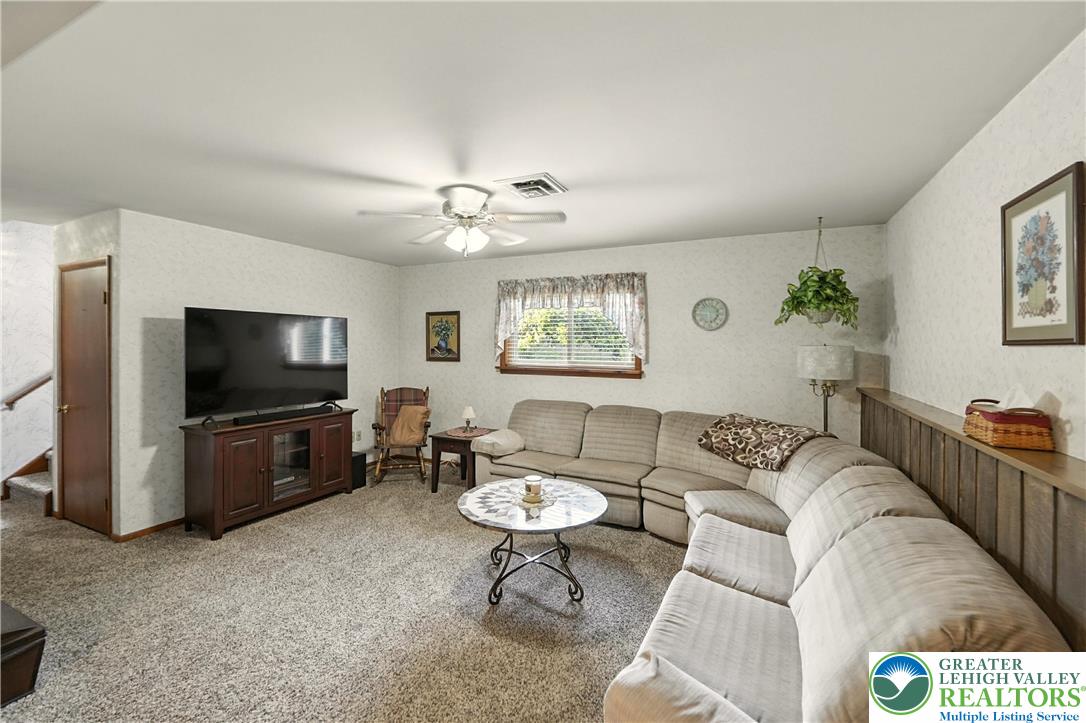 6176 Ridge Road Zionsville, PA 18092 - Photo 17 of 31 Gallery Image 17