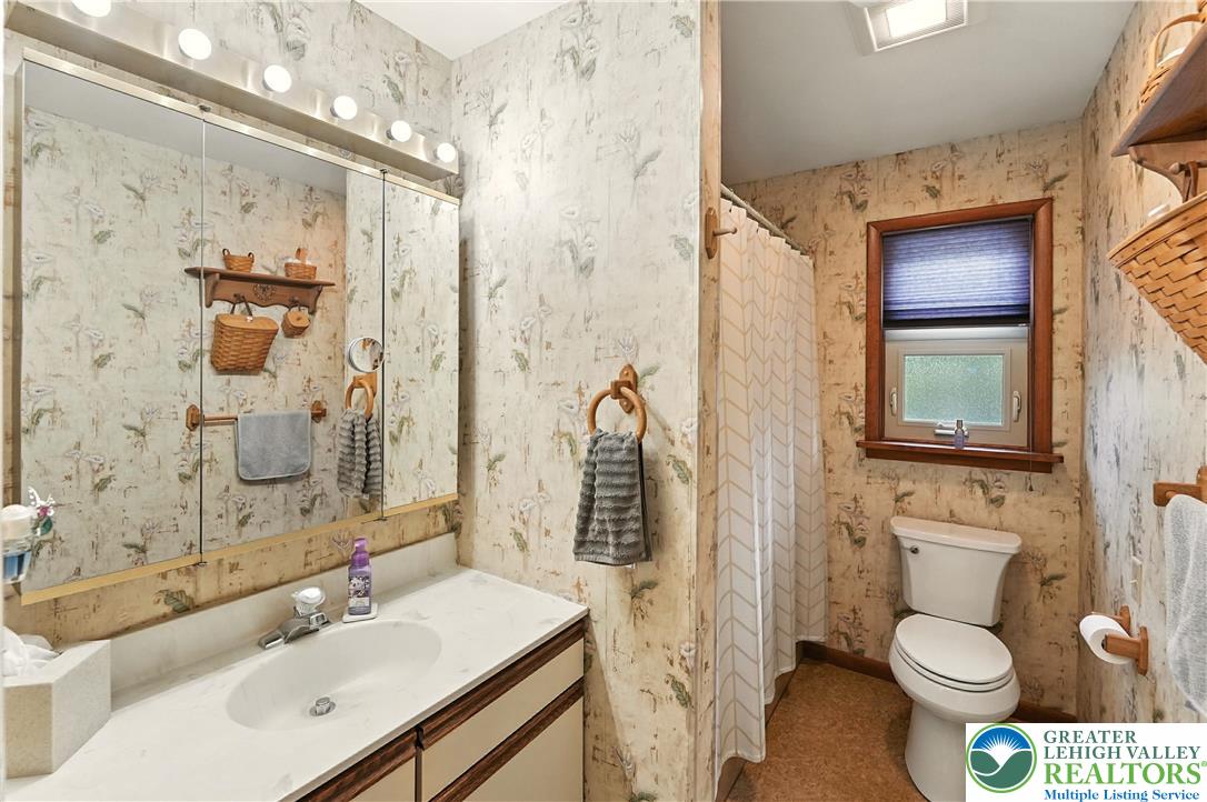 6176 Ridge Road Zionsville, PA 18092 - Photo 10 of 31 Gallery Image 10