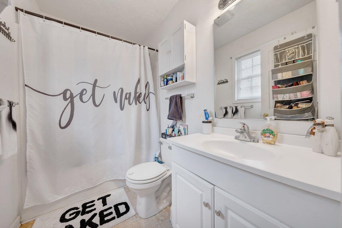 232 Bowles Road Collinsville, VA 24078 - Photo 17 of 25 Ensuite Bathroom