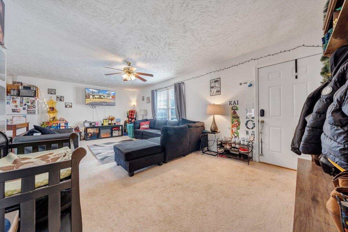 232 Bowles Road Collinsville, VA 24078 - Photo 2 of 25 Living Room