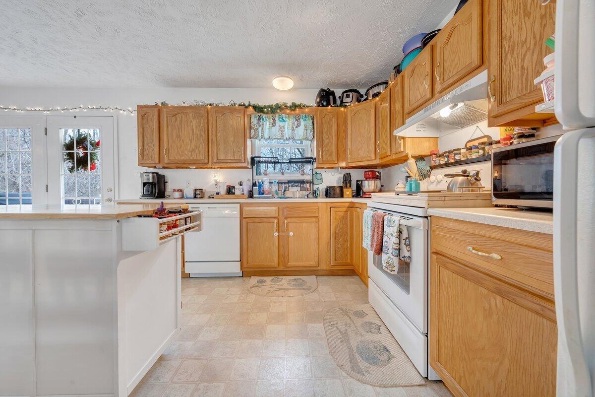 232 Bowles Road Collinsville, VA 24078 - Photo 6 of 25 Kitchen