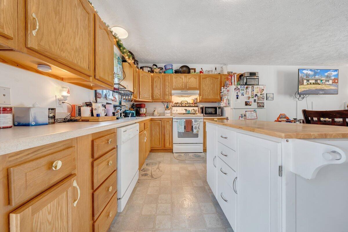232 Bowles Road Collinsville, VA 24078 - Photo 7 of 25 Kitchen