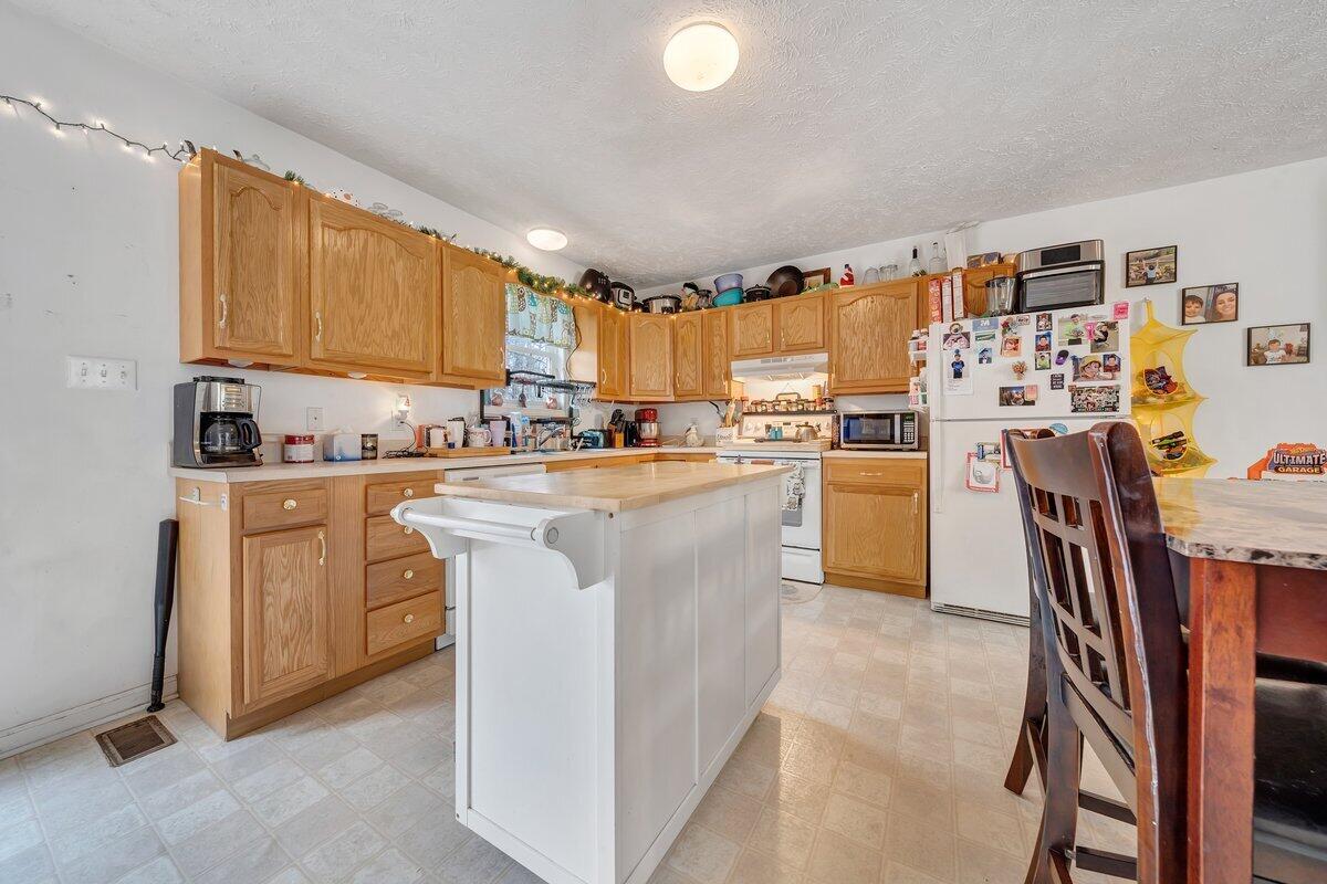 232 Bowles Road Collinsville, VA 24078 - Photo 8 of 25 Kitchen