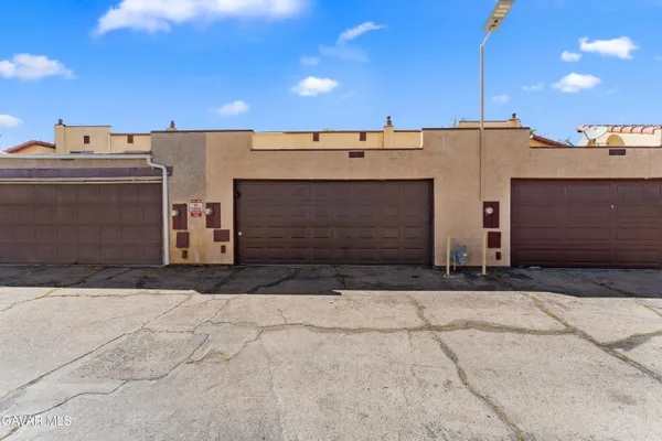 $319,999 | 1750 East Ave Q14, Unit 10, Palmdale, CA 93550
