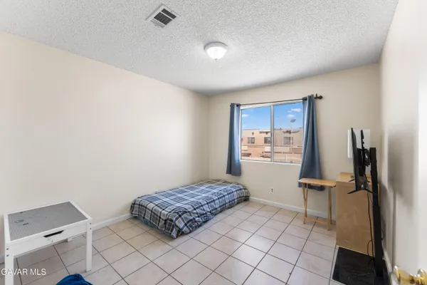 $319,999 | 1750 East Ave Q14, Unit 10, Palmdale, CA 93550