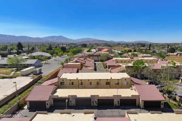 $319,999 | 1750 East Ave Q14, Unit 10, Palmdale, CA 93550