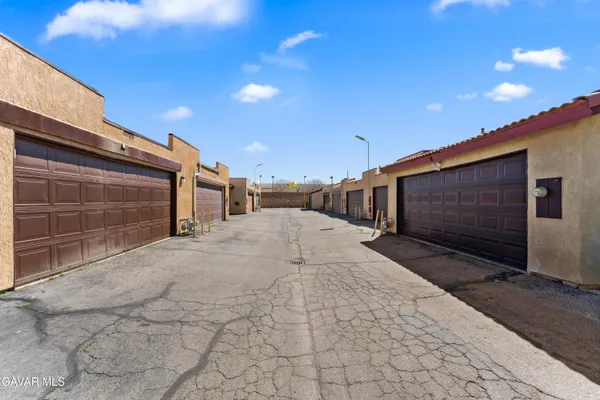 $319,999 | 1750 East Ave Q14, Unit 10, Palmdale, CA 93550