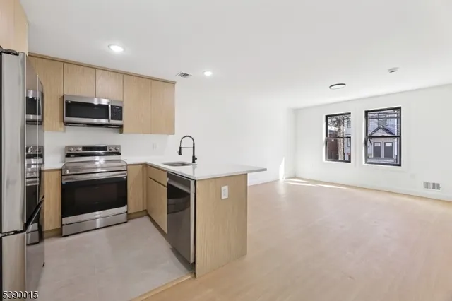 $3,000 | 27 Robert Street, Paterson, NJ 07503