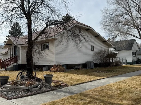 $369,000 | 247 North 3rd Street East, St. Anthony, ID 83445