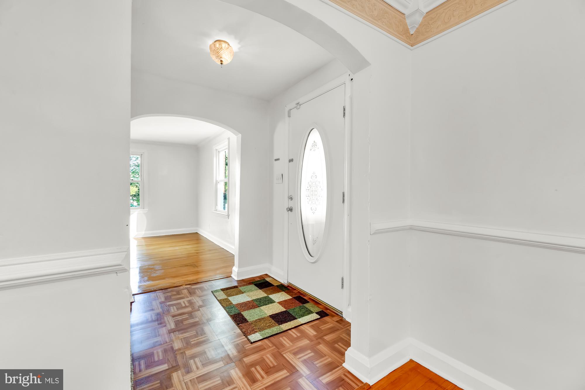 821 Warwick Road Baltimore, MD 21229 - Photo 2 of 29