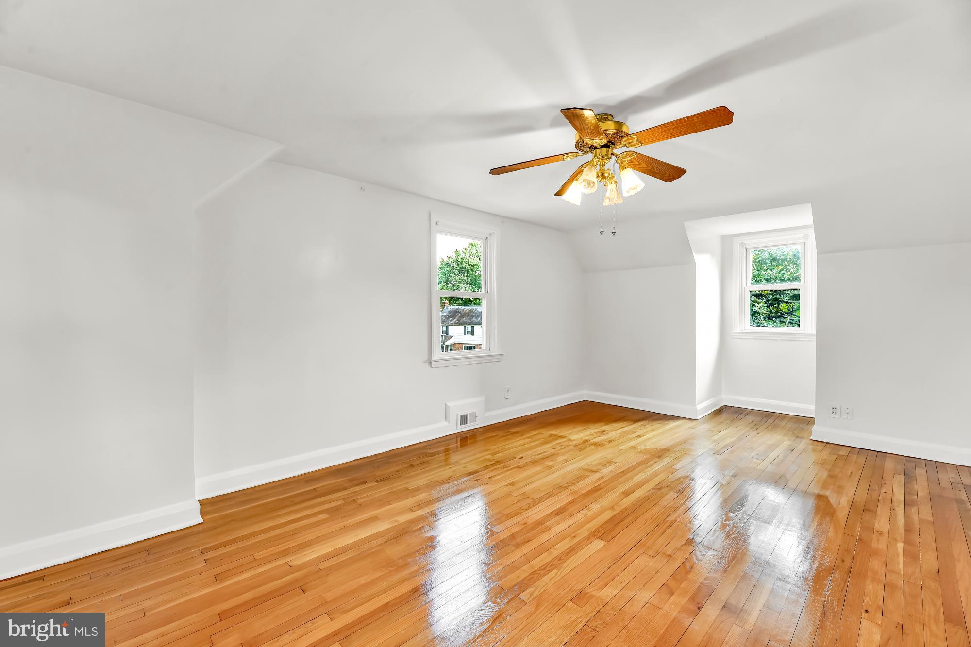 821 Warwick Road Baltimore, MD 21229 - Photo 12 of 29