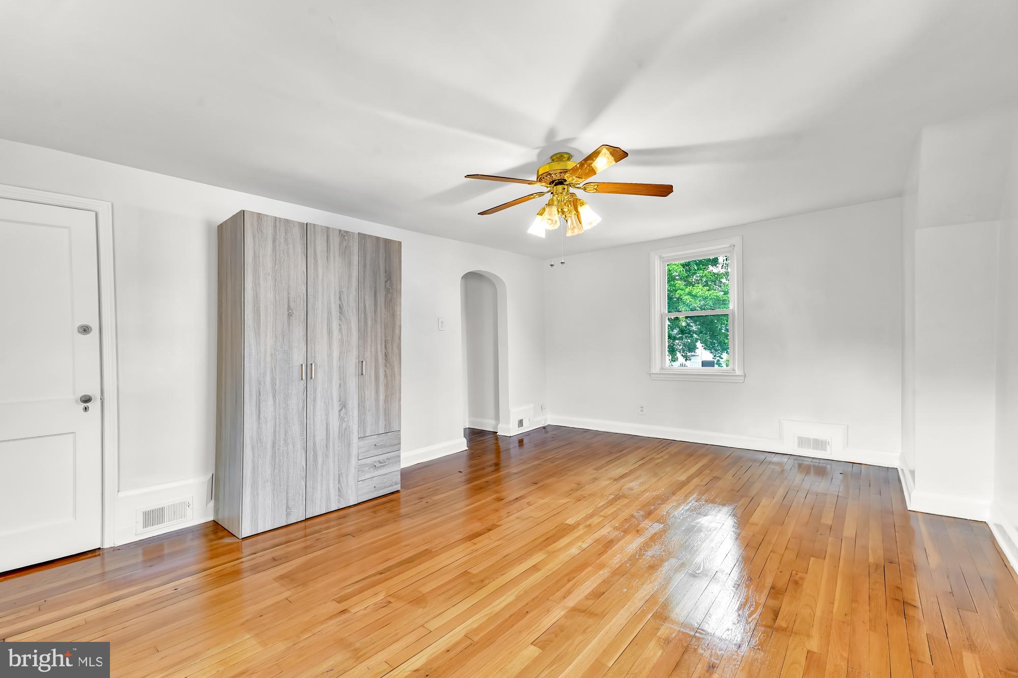 821 Warwick Road Baltimore, MD 21229 - Photo 13 of 29