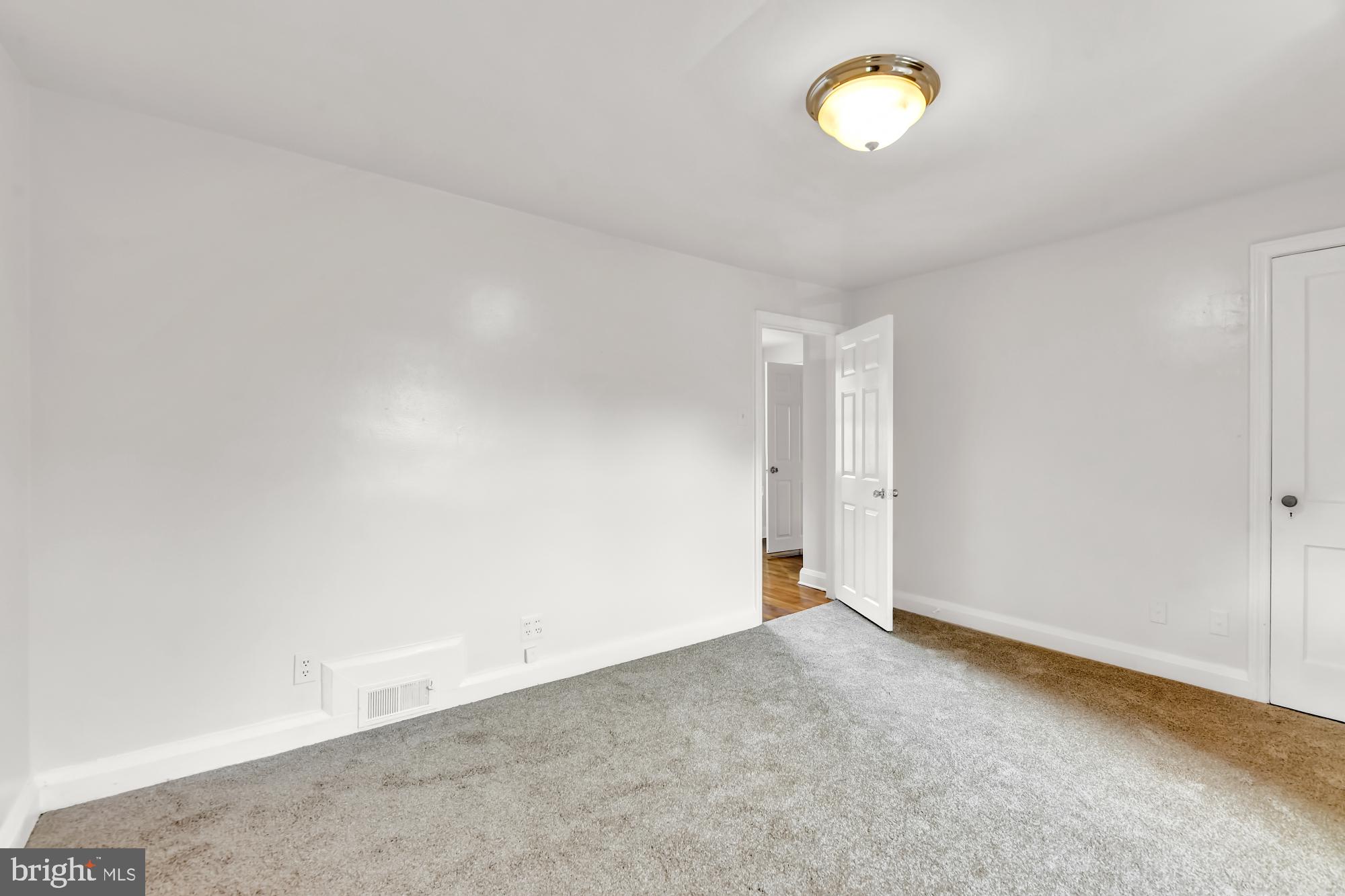 821 Warwick Road Baltimore, MD 21229 - Photo 15 of 29