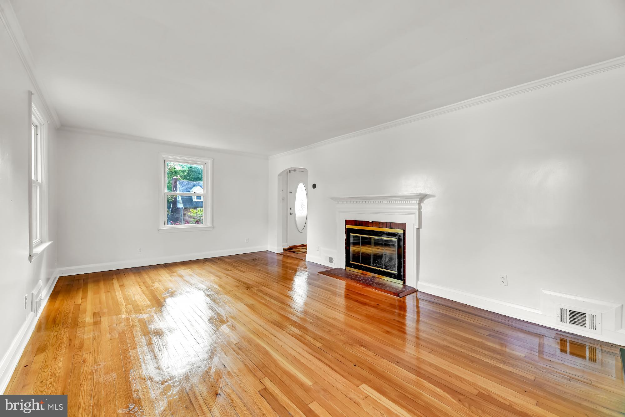 821 Warwick Road Baltimore, MD 21229 - Photo 5 of 29
