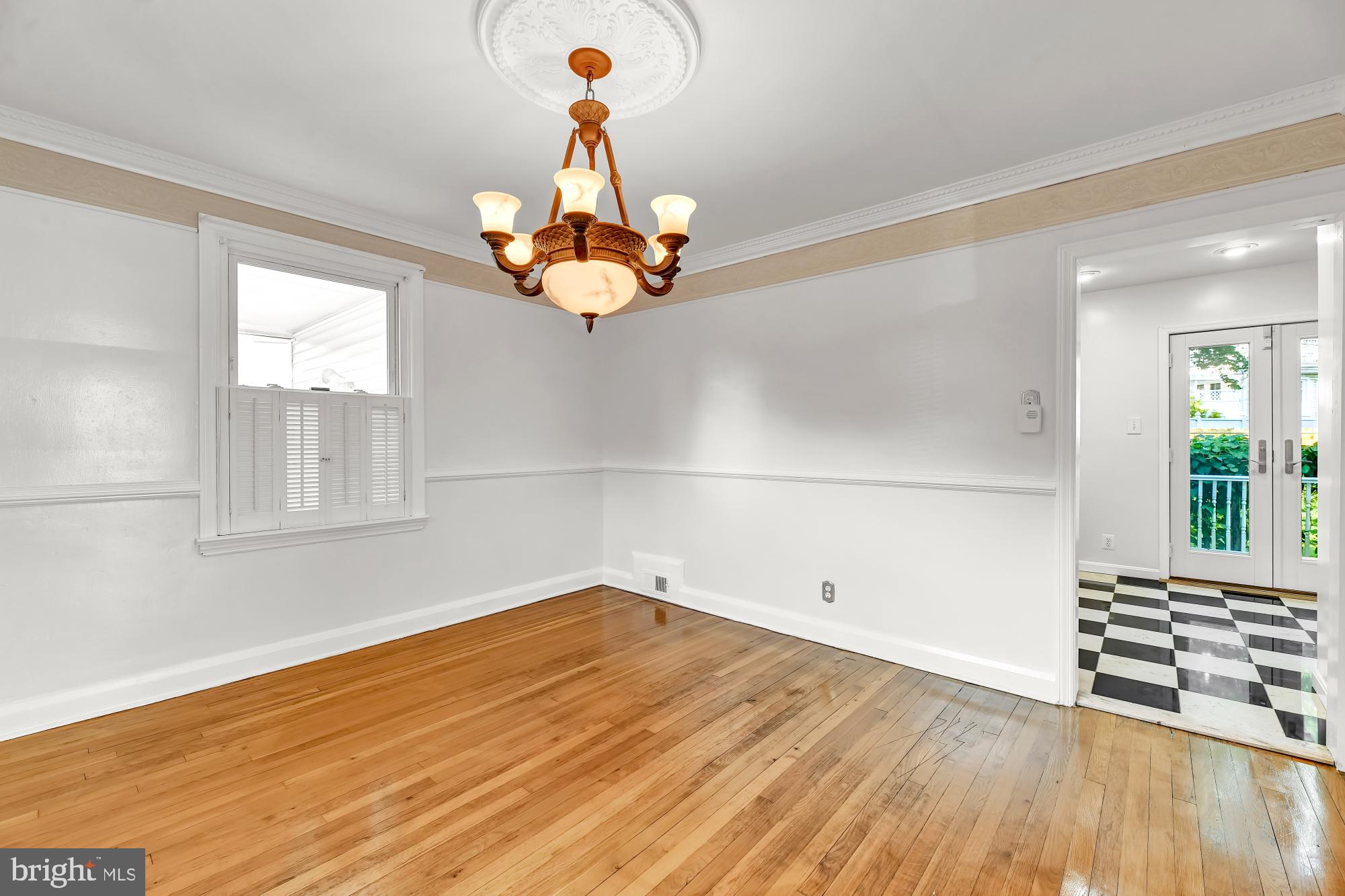 821 Warwick Road Baltimore, MD 21229 - Photo 6 of 29