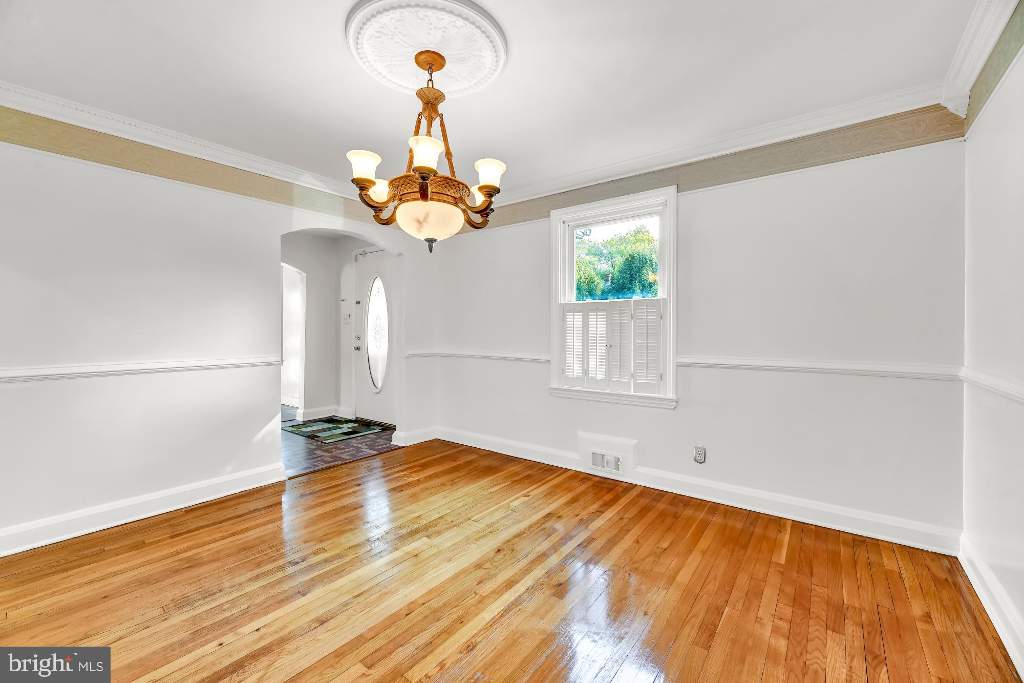 821 Warwick Road Baltimore, MD 21229 - Photo 7 of 29